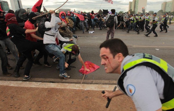 La aprobación detonó fuertes protestas obreras en Brasilia