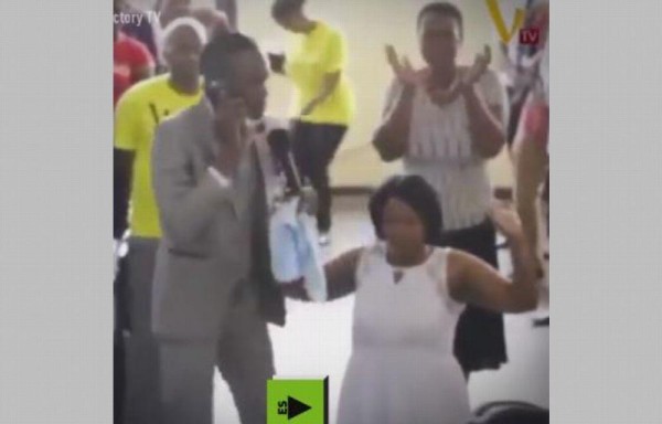 ¿Hola? ¿Es el cielo?', comenzó con la llamada, ‘¿qué nos dices de ella?', a lo que le respondieron que había que orar por los hijos enfermos de una de sus feligresas.