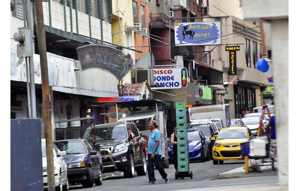 Por la mañana la vida de esta calle no se siente.