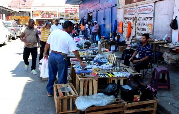 Hay contabilizados 500 buhoneros, pero se desconoce la cantidad de foráneos.