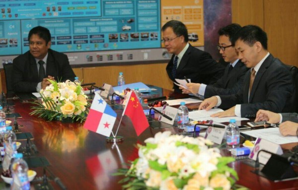 El ministro Alexis Bethancourt se reunió con autoridades académicas chinas.