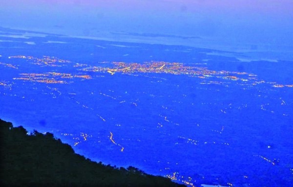 La ciudad de David vista desde el Volcán Barú.