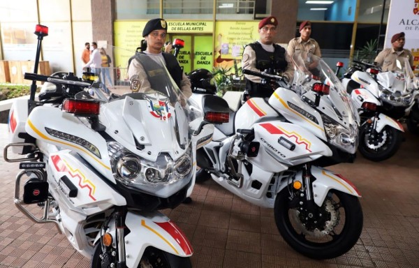 Alcaldía de Panamá recibe 10 motos para la  vigilancia en las calles