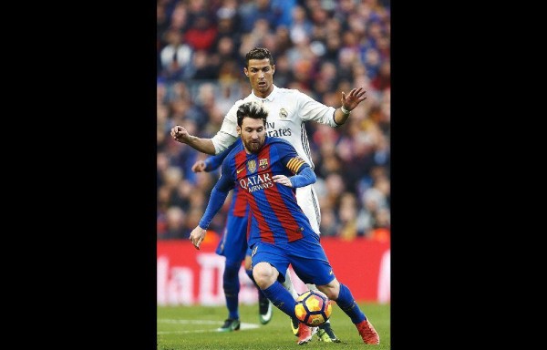 Cristiano Ronaldo y Messi no lograron conseguir un gol durante el partido en el Camp Nou.