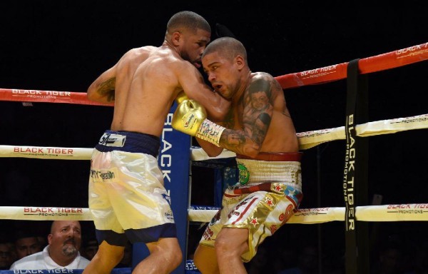 El excampeón mundial Juan Manuel ‘Juanma' López, cuando enfrentó a Wilfredo ‘Papito' Vázquez.