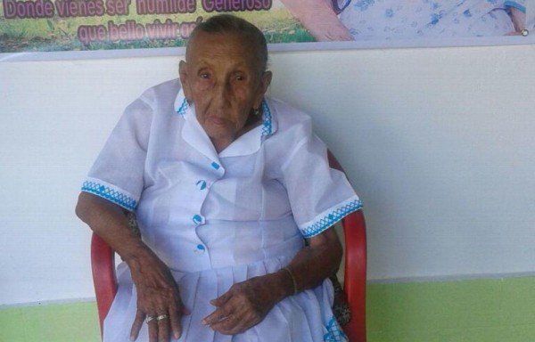 FELICITACIONES PARA LA SEÑORA CIRA MARÍA ACOSTA | Nuestro orgullo es indescriptible, Cira María Acosta. Eres la bendición más grande de nuestra familia. Estamos agradecidos con Dios por poder felicitarte y festejar tus 102 años. Que el Todopoderoso te llene de mucha salud y bendiciones, son los deseos de tus familiares.