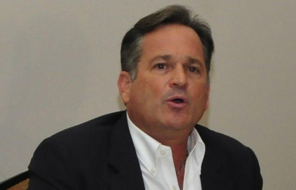 El perredista está en contra de la unión entre personas del mismo sexo.