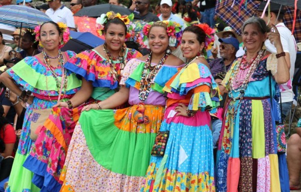 Colón baila al ritmo de los congos