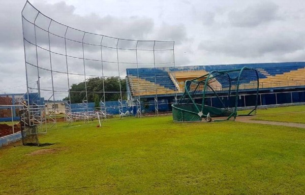 El terreno del coliseo está en buenas condiciones para jugar ambos torneos.