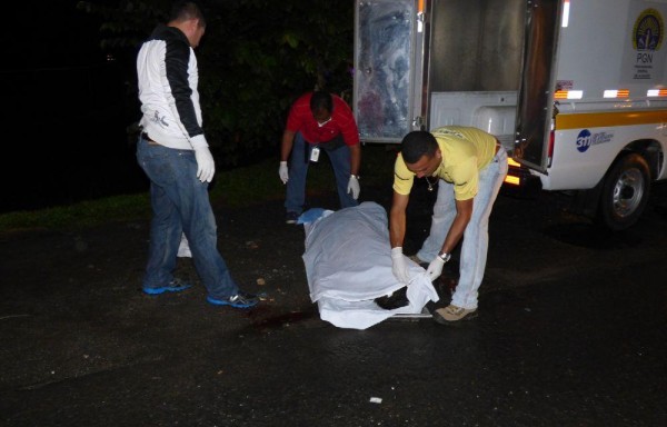 Salió a buscar un taxi y lo hallaron muerto debajo de un puente
