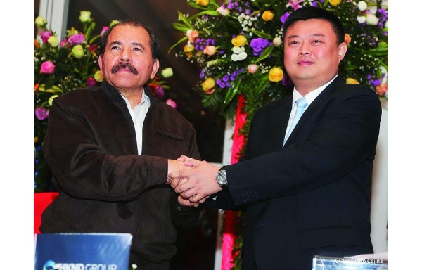 El presidente de Nicaragua, Daniel Ortega y empresario Wang Jing firmaron el acuerdo del canal en el 2013.