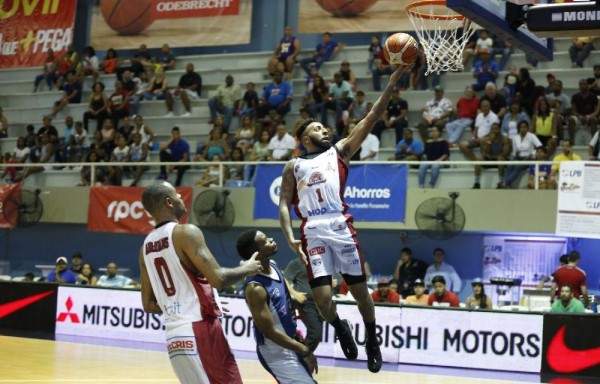 El refuerzo Kenneth Brown buscará ayudar a los Halcones.