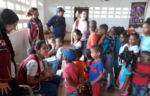 Entrega de donaciones a la comunidad de Cacique, provincia de Colón