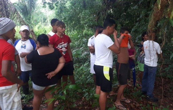 Fueron sus propios hermanos quienes lo hallaron dentro de una finca .