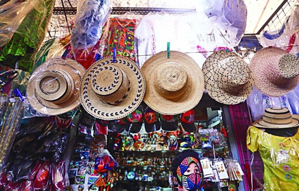 Poca afluencia de clientes en los mercados artesanales