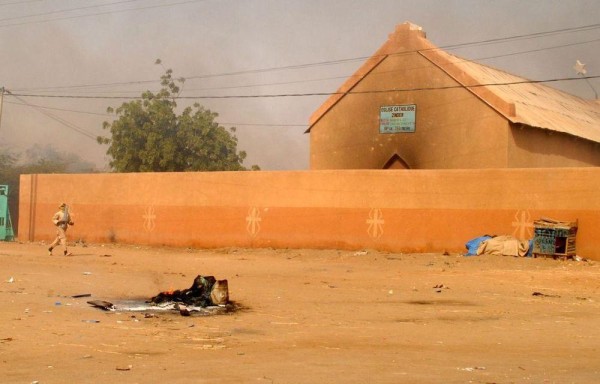 En iglesias no había gente al quemarlas.