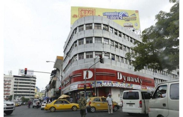 En este edificio habitan trabajadoras sexuales que laboran las 24 horas.