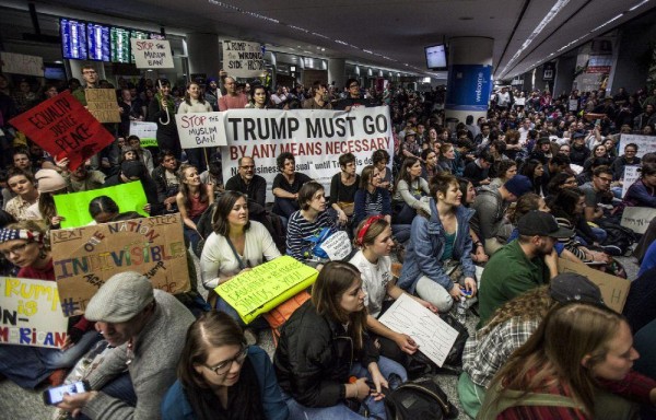 Hubo protestas en diferentes aeropuertos del país, incluyendo el de la ciudad de San Francisco.