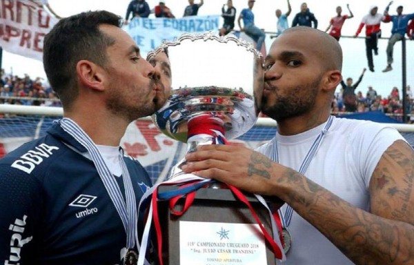 Mejia recién viene de coronar campeón con el Nacional en la Liga Uruguaya.