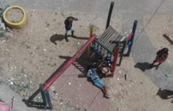 Dos muertos tras balacera en multi de San Joaquín