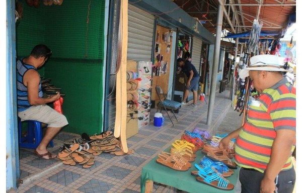 Los buhoneros advirtieron que no están dispuestos a abandonar sus puestos de trabajo.