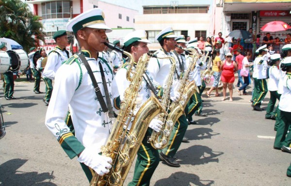 En el 2019 fue último desfiles con presencia masiva de personas.