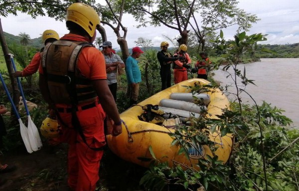Bañistas quedaron atrapados en islote de quebrada Hacha