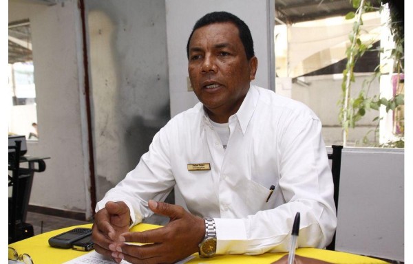 ‘Si las Autoridades no ponen un alto, no descartamos actuar' Rafael Reyes DIRIGENTE DE LOS TAXISTAS