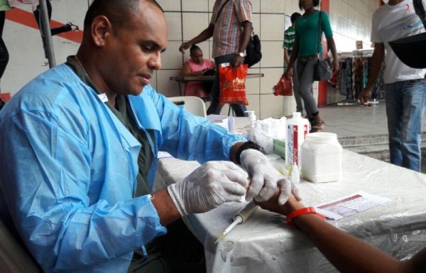 La regional de Salud realizó unas 100 pruebas de VIH y sida en los predios de la Gran Estación.