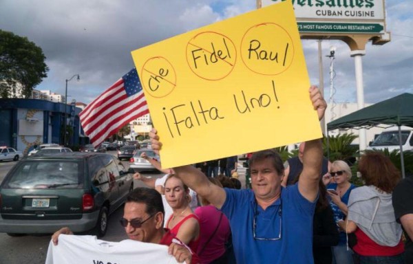 La calle 8 se llenó de cubanos.