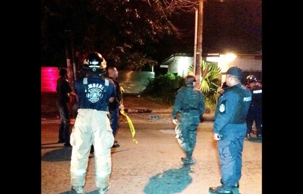 Los residentes manifestaron que habían visto al tipo merodeando por el área e hicieron el llamado a la Policía.