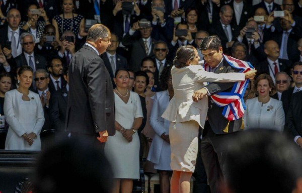 Carlos Alvarado jura como presidente