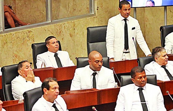 La Asamblea Nacional engavetó el proyecto de ley para reducir el salario de los funcionarios.