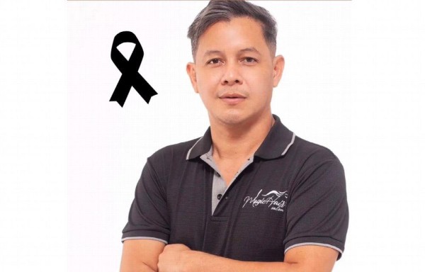 Alexis González Santos estilista.