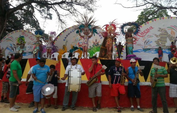 Las comparsas están listas para deleitar a los carnavaleros.