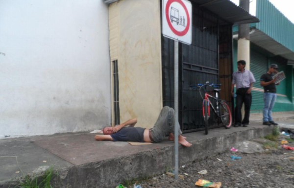 Hay que andar con cuidado en esta zona, porque te puedes tropezar con borrachos.