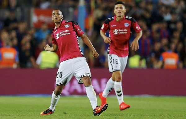 Deyverson Silva Acosta celebra el gol.