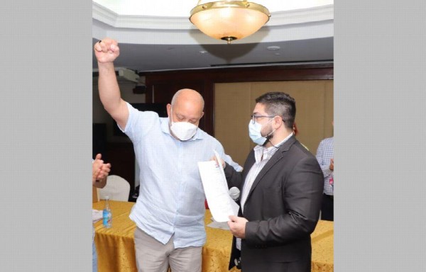 Crispiano estuvo en la reunión almuerzo.