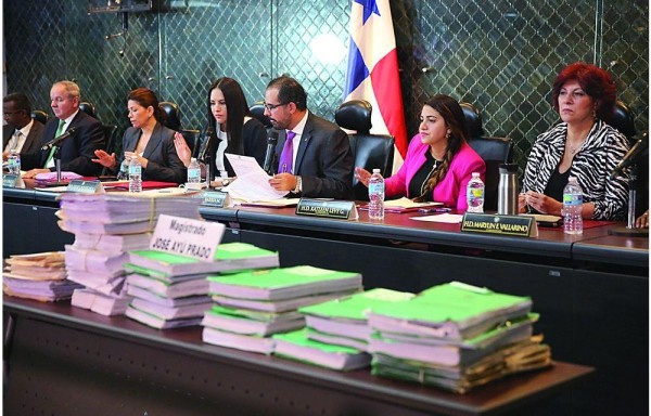 Comisión de Credenciales admitió una denuncia contra el magistrado Benavides.