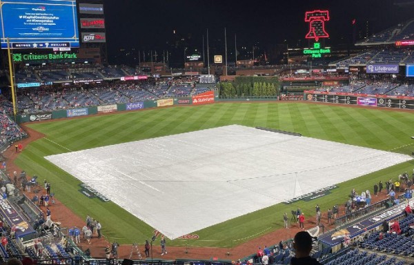 La lluvia arruina el tercer partido de la Serie Mundial