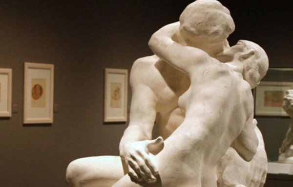 Es la escultura más famosa del beso