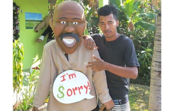 La réplica es muy visitada por residentes y turistas, será quemada el 31 de diciembre.