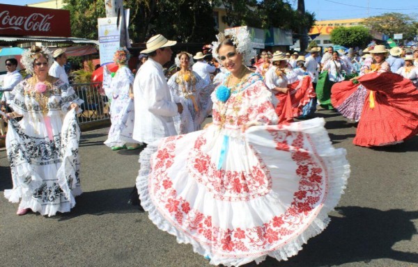 Hay más de 100 delegaciones inscritas para el Desfile de las Mil Polleras.