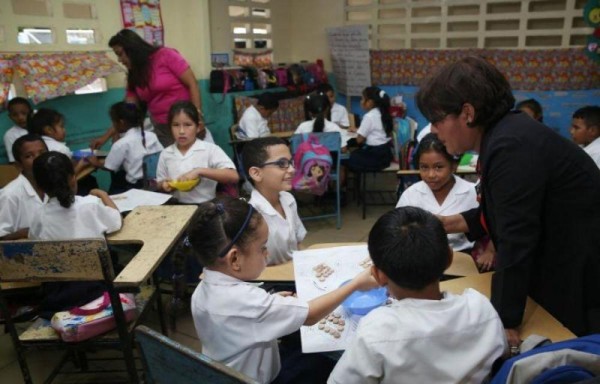 Buscan definir el sistema de educación pública.