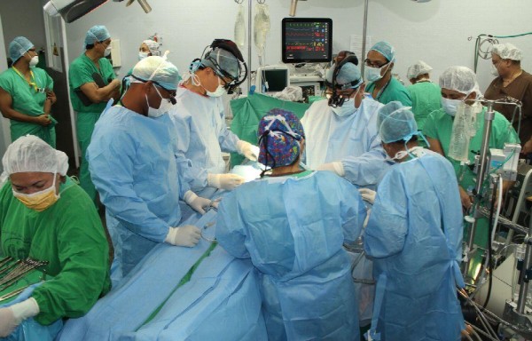 Los días sábado el director de la CSS operará sin cobrar honorarios.