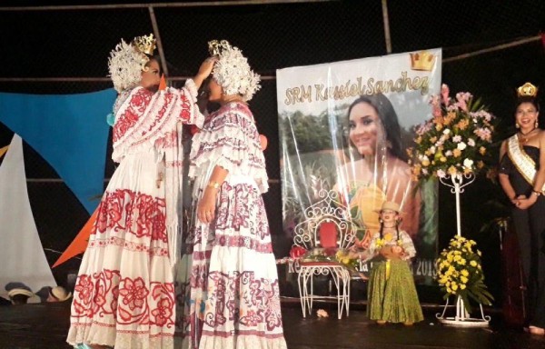 La soberana de la feria, Kassiel Sánchez, fue coronada la noche del jueves.