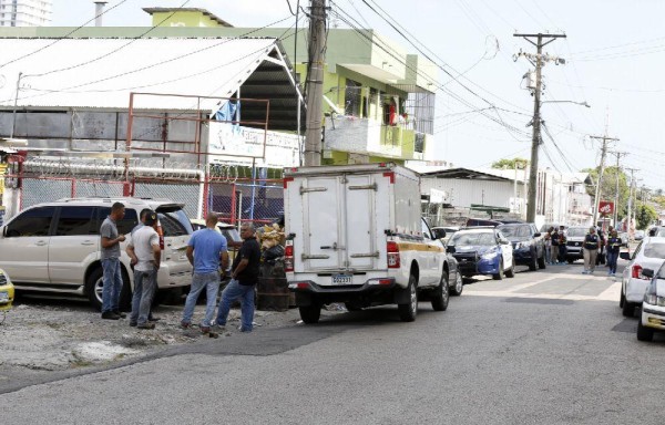 Los delincuentes huyeron en un taxi.