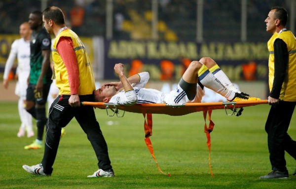 Van Persie, cuando salió golpeado.