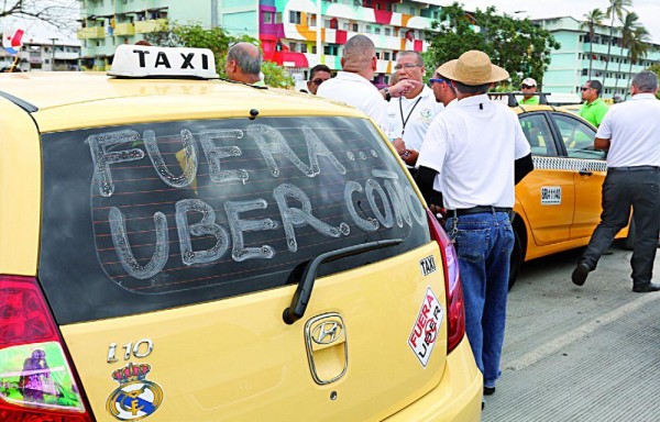 Taxistas advierten de demanda contra González y medidas de presión