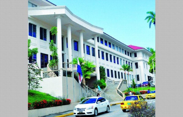 El período del magistrado Mejía terminó en 2017 y el de José Ayú Prado en el 2022.